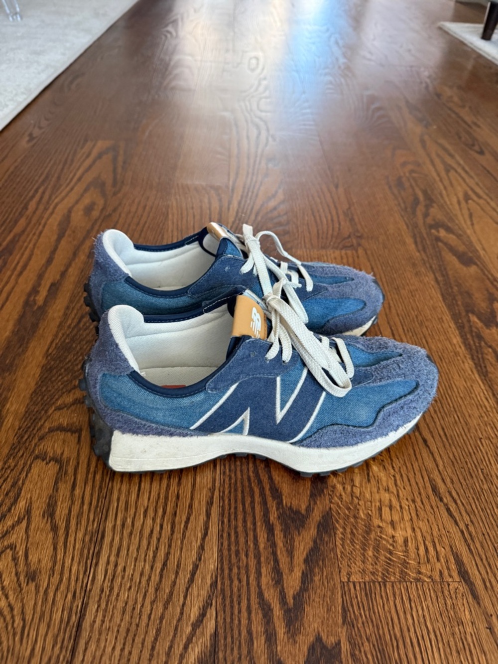 New Balance Navy Sneakers W9.5